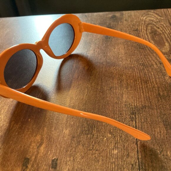 NWOT Unbranded Women's Rounded Oval Orange Cat Eye Kurt Cobain Style Sunglasses - Picture 2 of 6